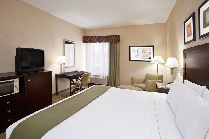 Room 11 of 25