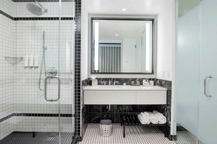 The Laura Hotel Houston Downtown, Autograph Collection