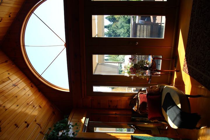 Lounge 43 of 54