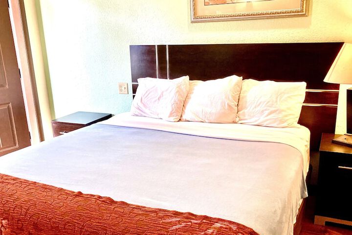 Room 8 of 25