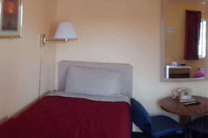 Room 32 of 40