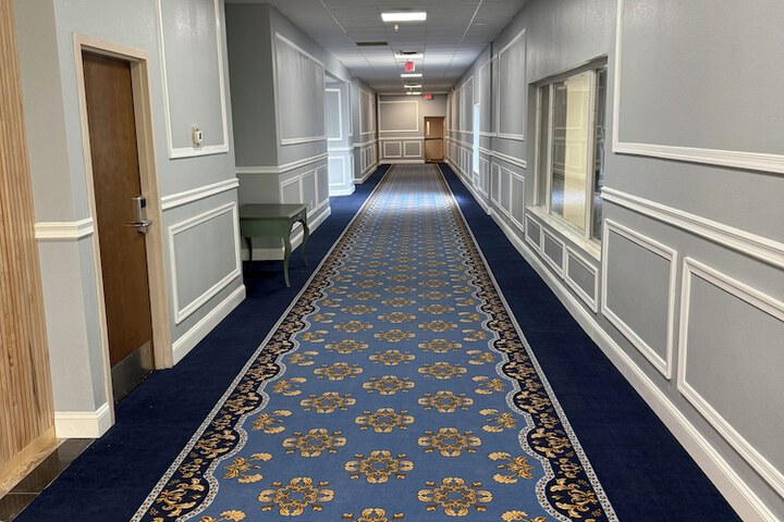 Holiday Lodge Hotel & Conference Center