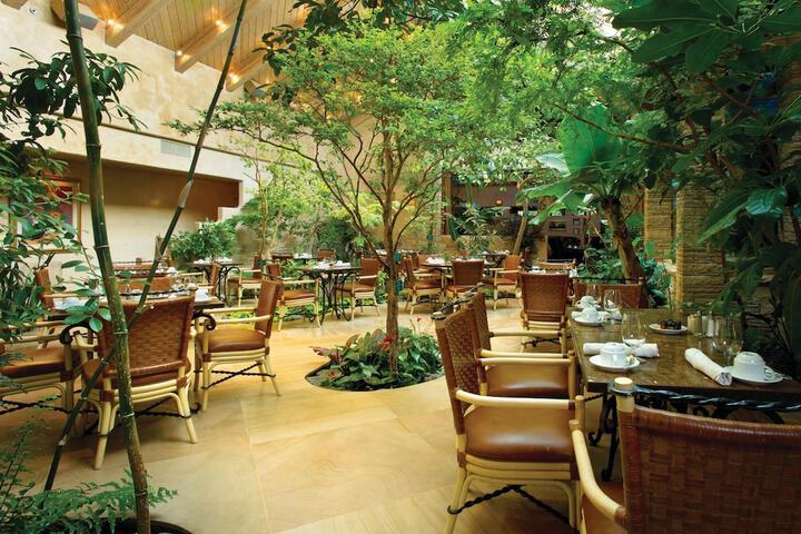 El Monte Sagrado Living Resort & Spa