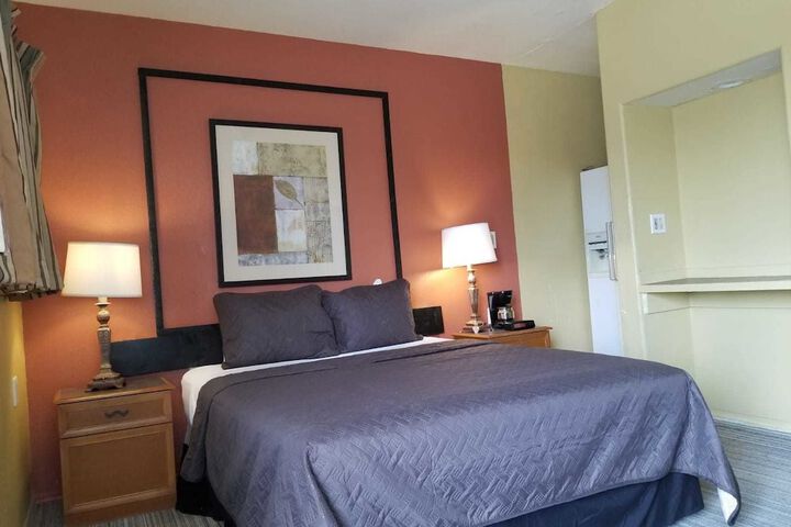 Room 6 of 15