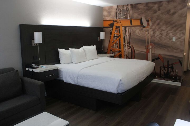 Room 25 of 32