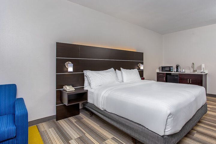 Holiday Inn Express & Suites Morristown by IHG