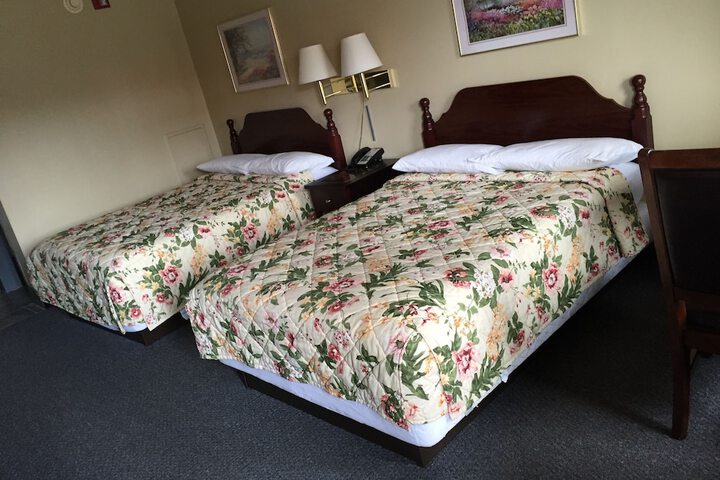 Room 13 of 33