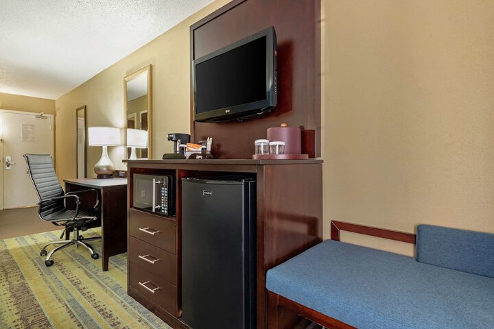 Room 98 of 131