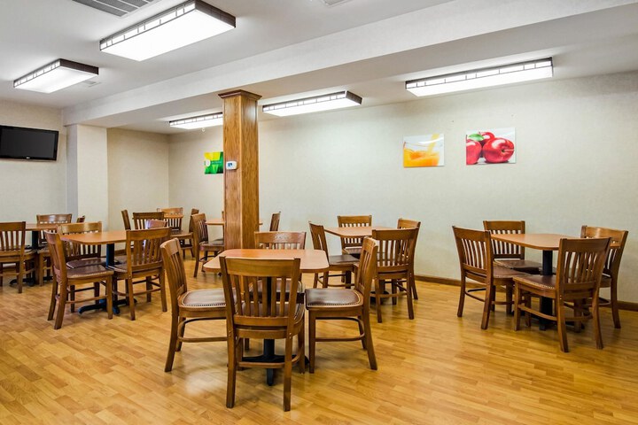 Quality Inn Summersville - New River Area