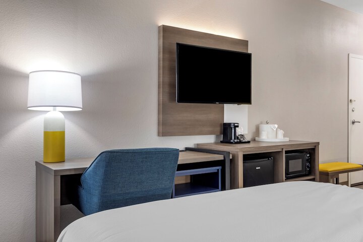 Room 13 of 26