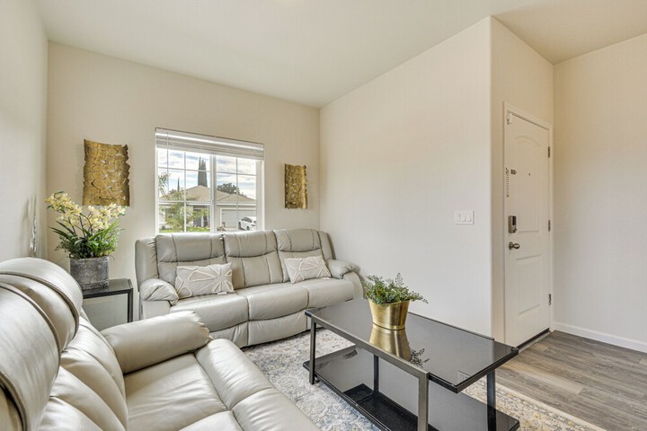 Chowchilla Home w / Private Patio!