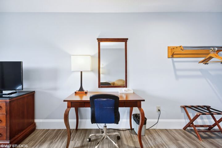 Room 33 of 46