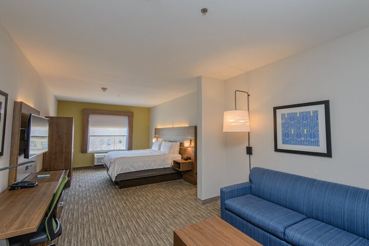 Room 18 of 35