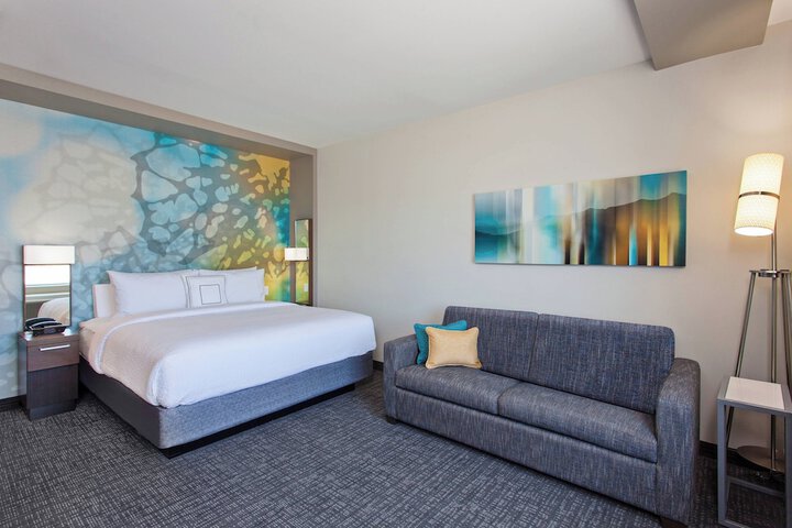 Room 17 of 36