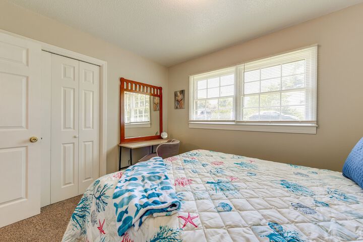 Charming Jonesville Home w / Grill - Near Wineries!