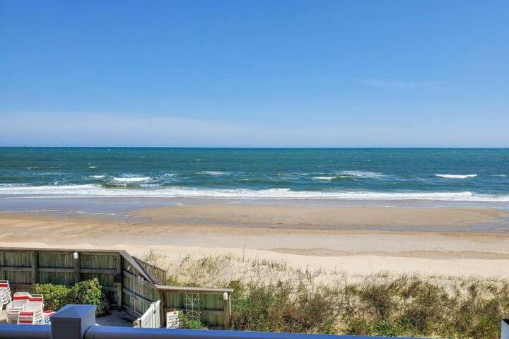Gorgeous views Oceanfront, Pool,The Driftwood!