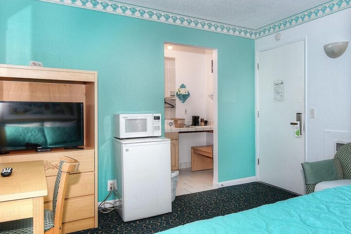 Room 11 of 37