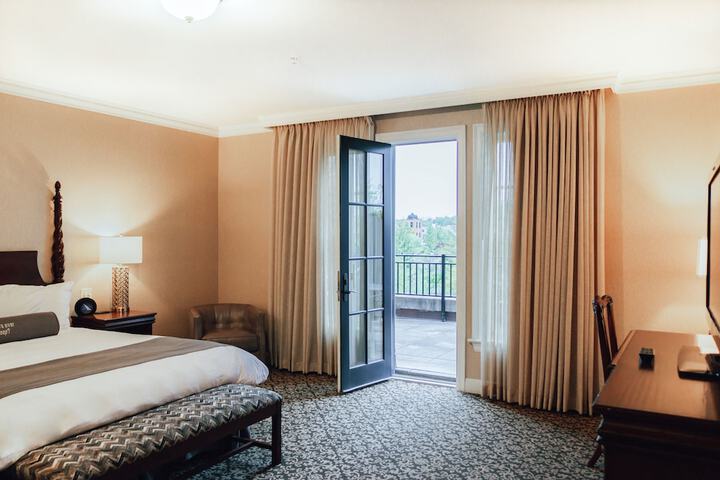 Room 83 of 118