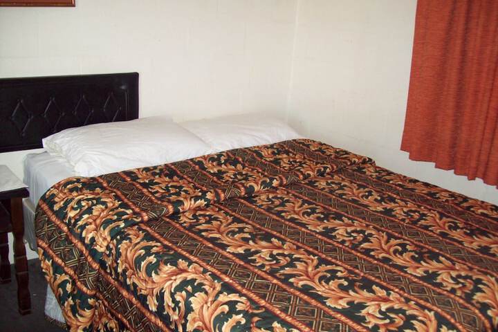 Room 27 of 40