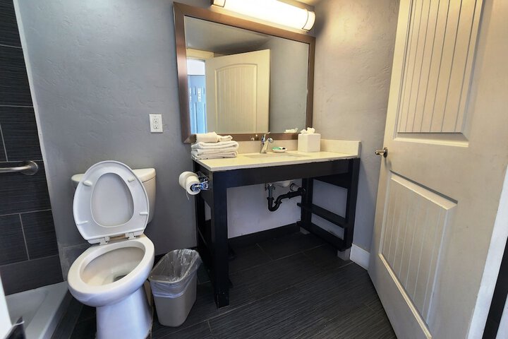 Room 15 of 32