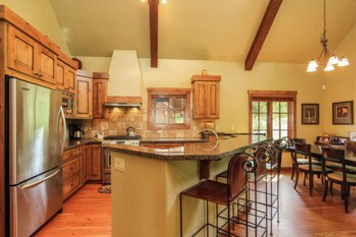 Discovery Chalet 374 - Three Bedroom Cabin