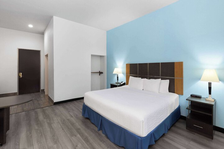 Room 35 of 52