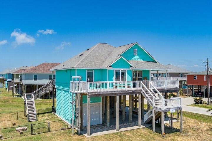 Sunrise Paradise 3 Bedroom Home by RedAwning
