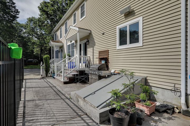 7 Mi to Downtown Providence: Quiet Apt in Seekonk