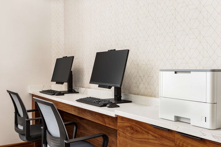 Business Center 37 of 38