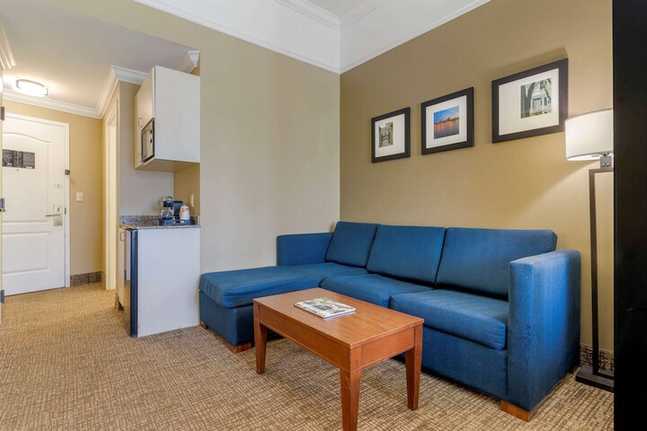Comfort Suites Savannah North I-95