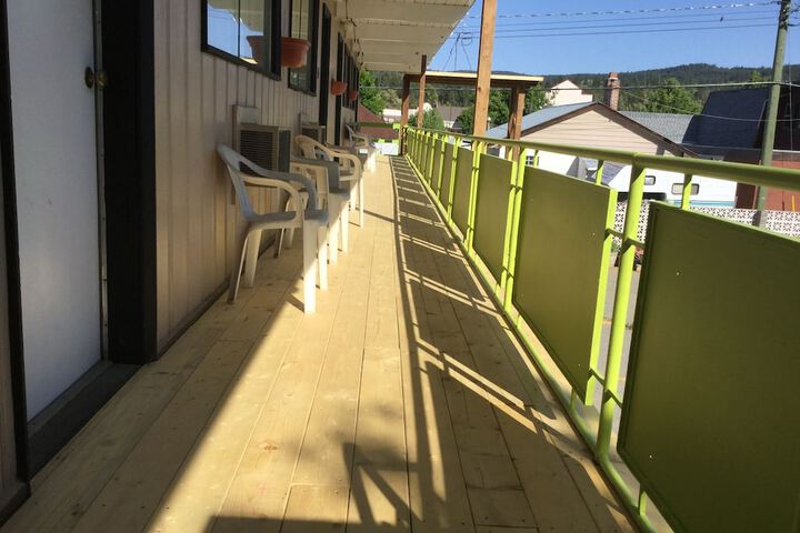 Cedars Motel