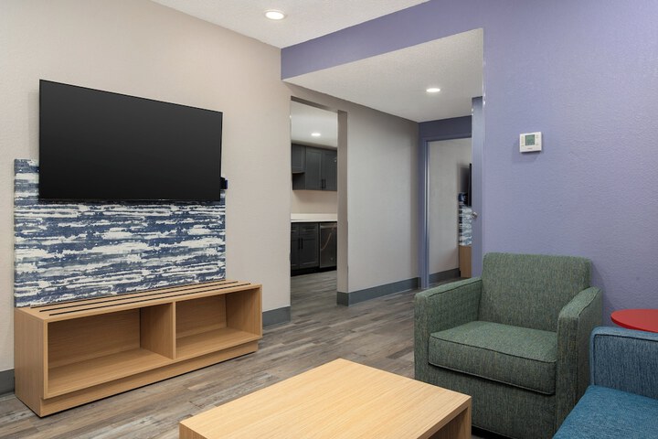 Garner Hotel Evansville East by IHG