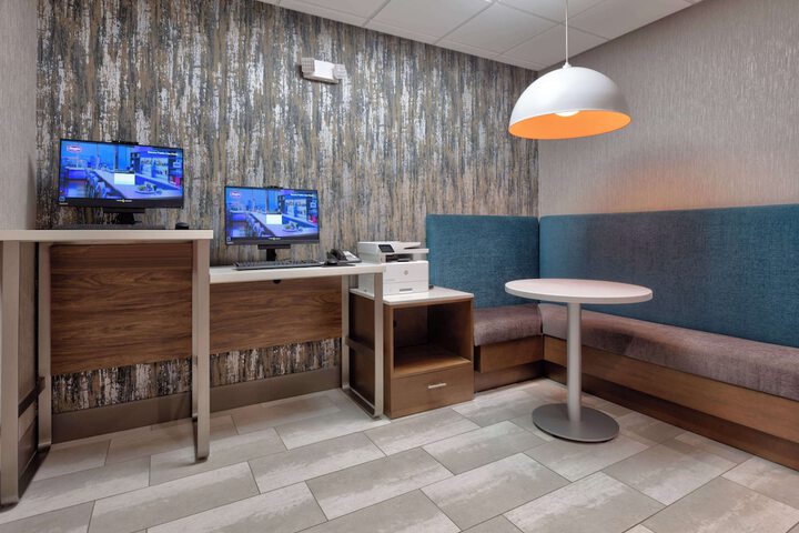 Business Center 26 of 26