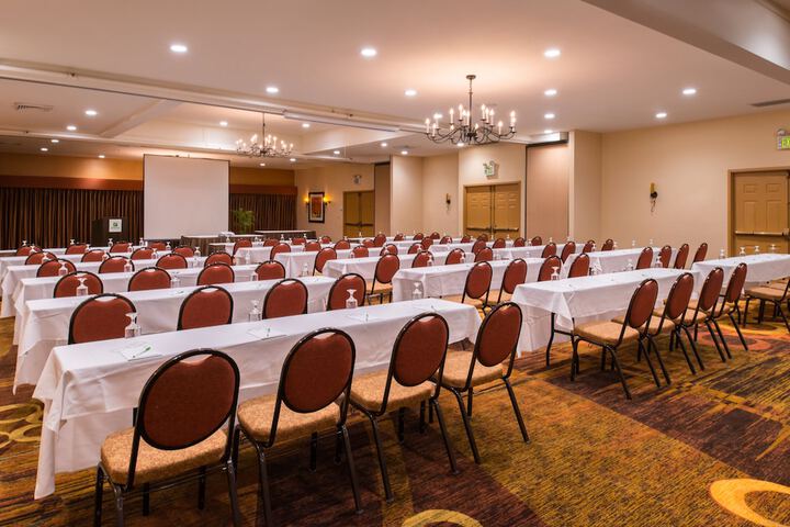 Ballroom/Hall 62 of 68