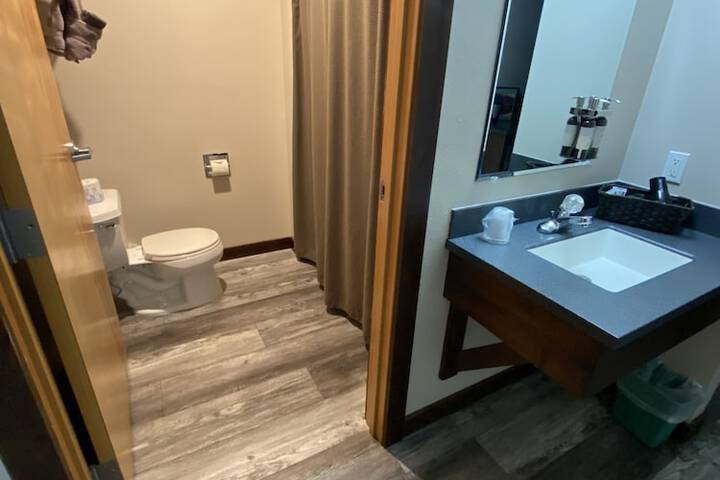 Room 32 of 82