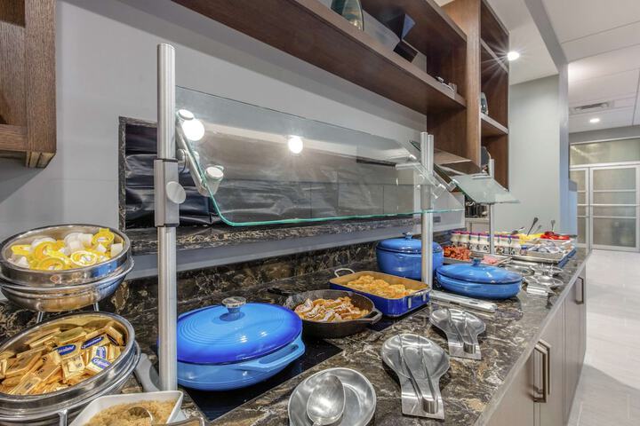 Dining 45 of 63