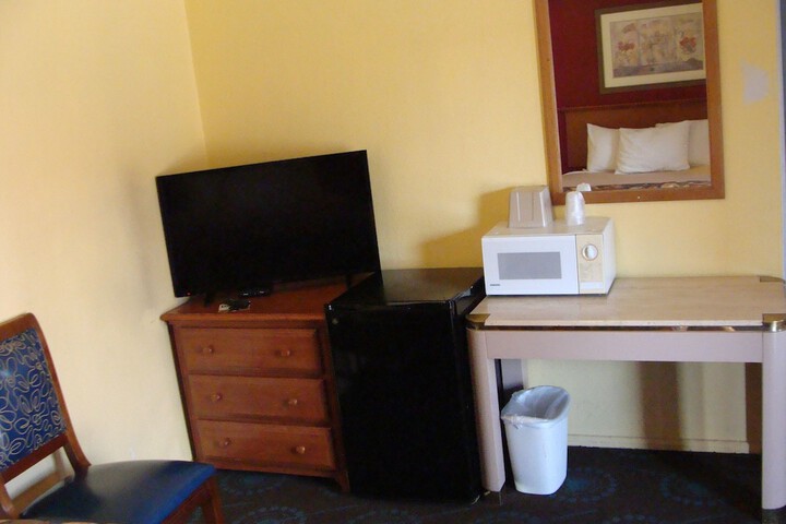 Room 32 of 40