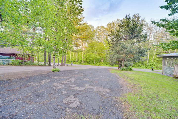 Lakefront Family Retreat w / Private Dock!