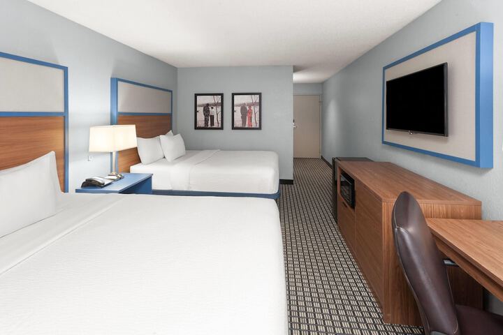 AmericInn by Wyndham Reedsburg