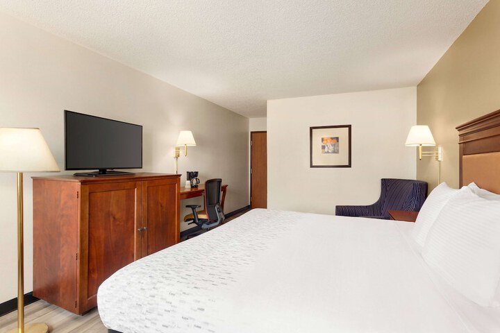 Room 35 of 41