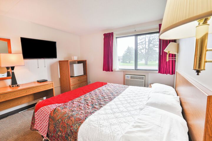 OYO Hotel Pipestone MN Canterbury Park