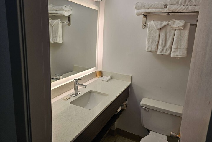 Room 10 of 27