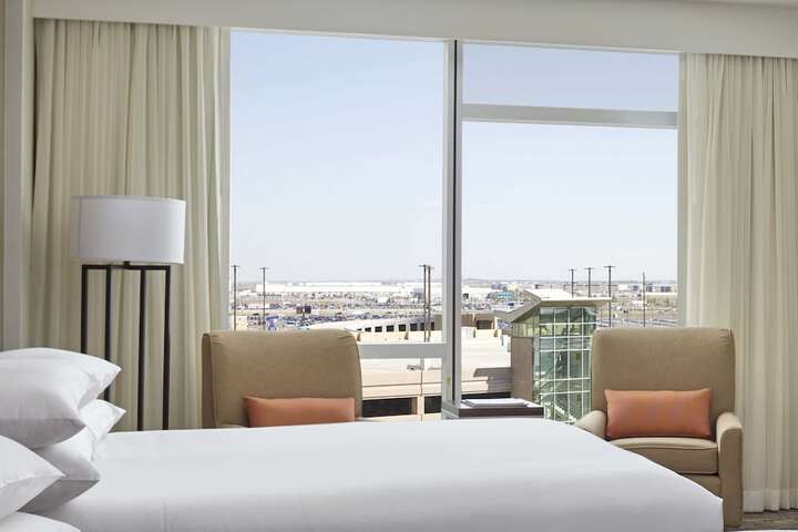 Calgary Airport Marriott In-Terminal Hotel