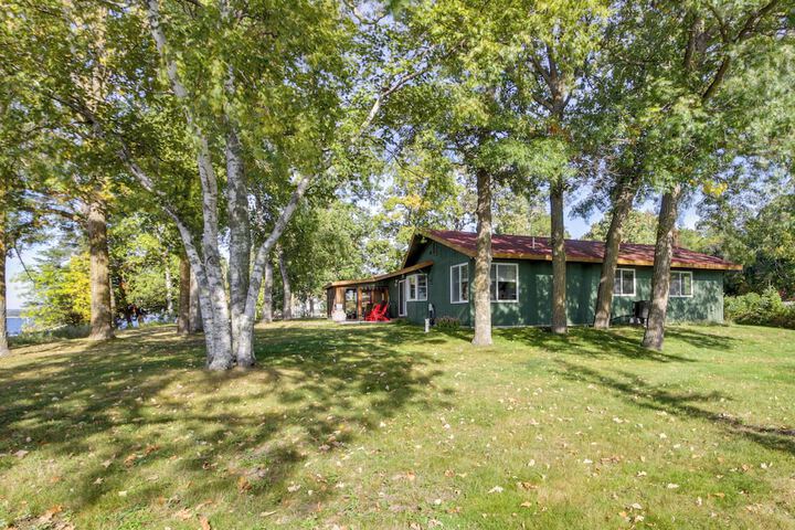 Lakefront Walker Home w / Boat Dock & Lift!