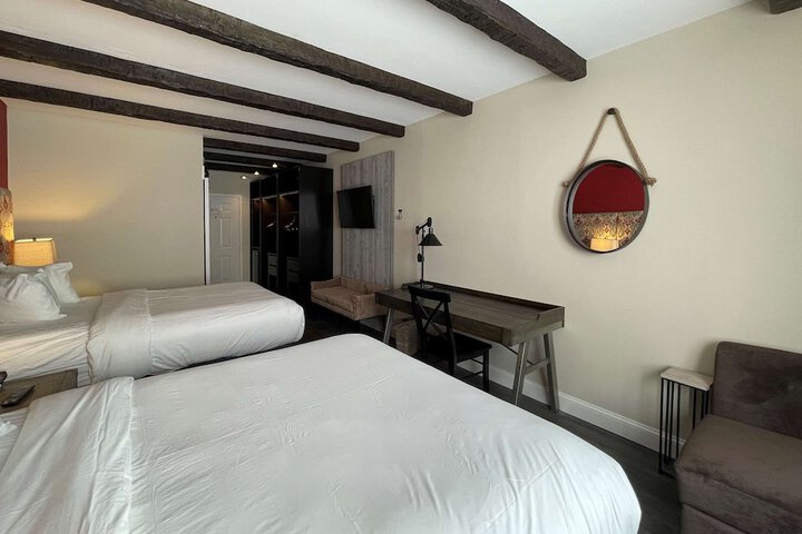 Room 52 of 91