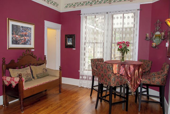 Oakland Manor House