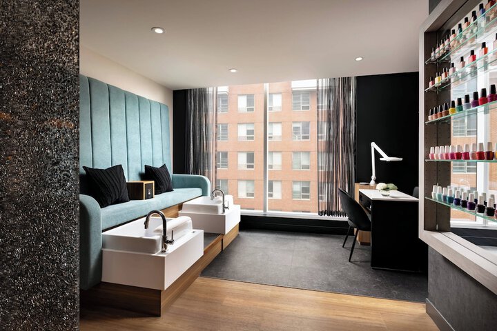 Lounge 59 of 66