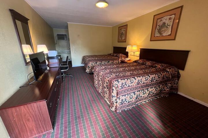 Room 9 of 32