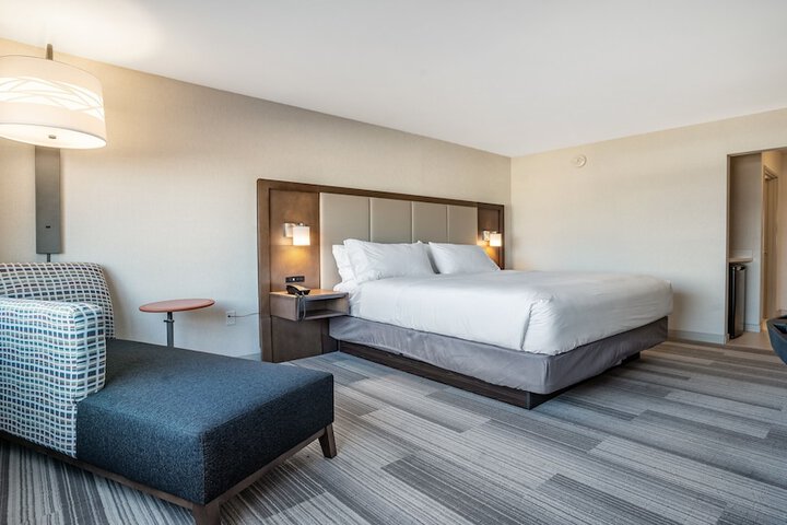 Room 9 of 35