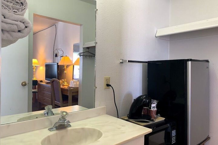 Room 15 of 25